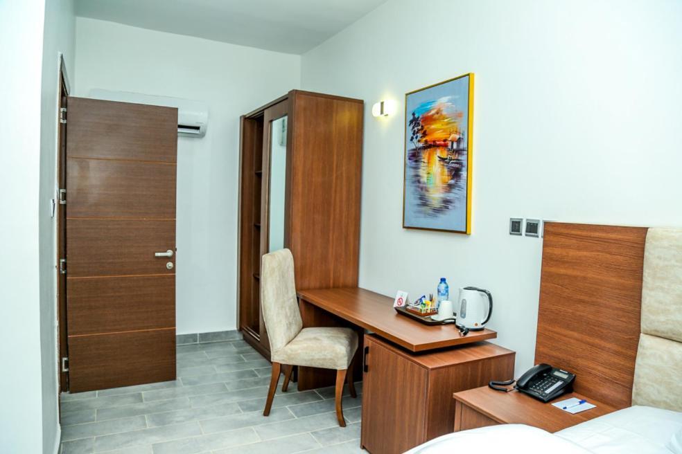 Отель Stratton 38 Asokoro Экстерьер фото